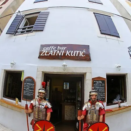 אכסניה Tequila Bar (adults Only) *